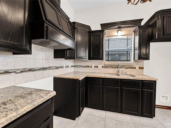 3rd image of 1701 Aruba Dr