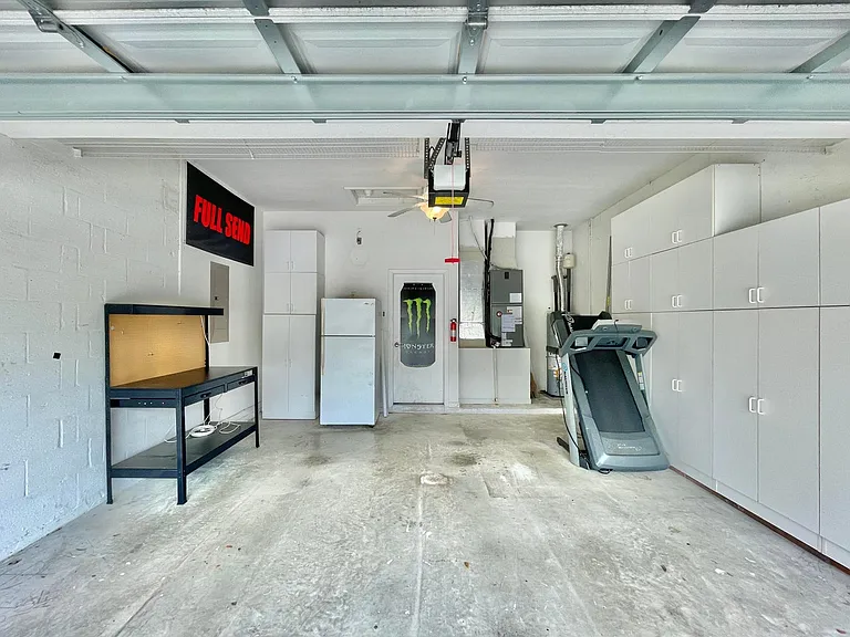 137 Canterbury Pl — Photo 33