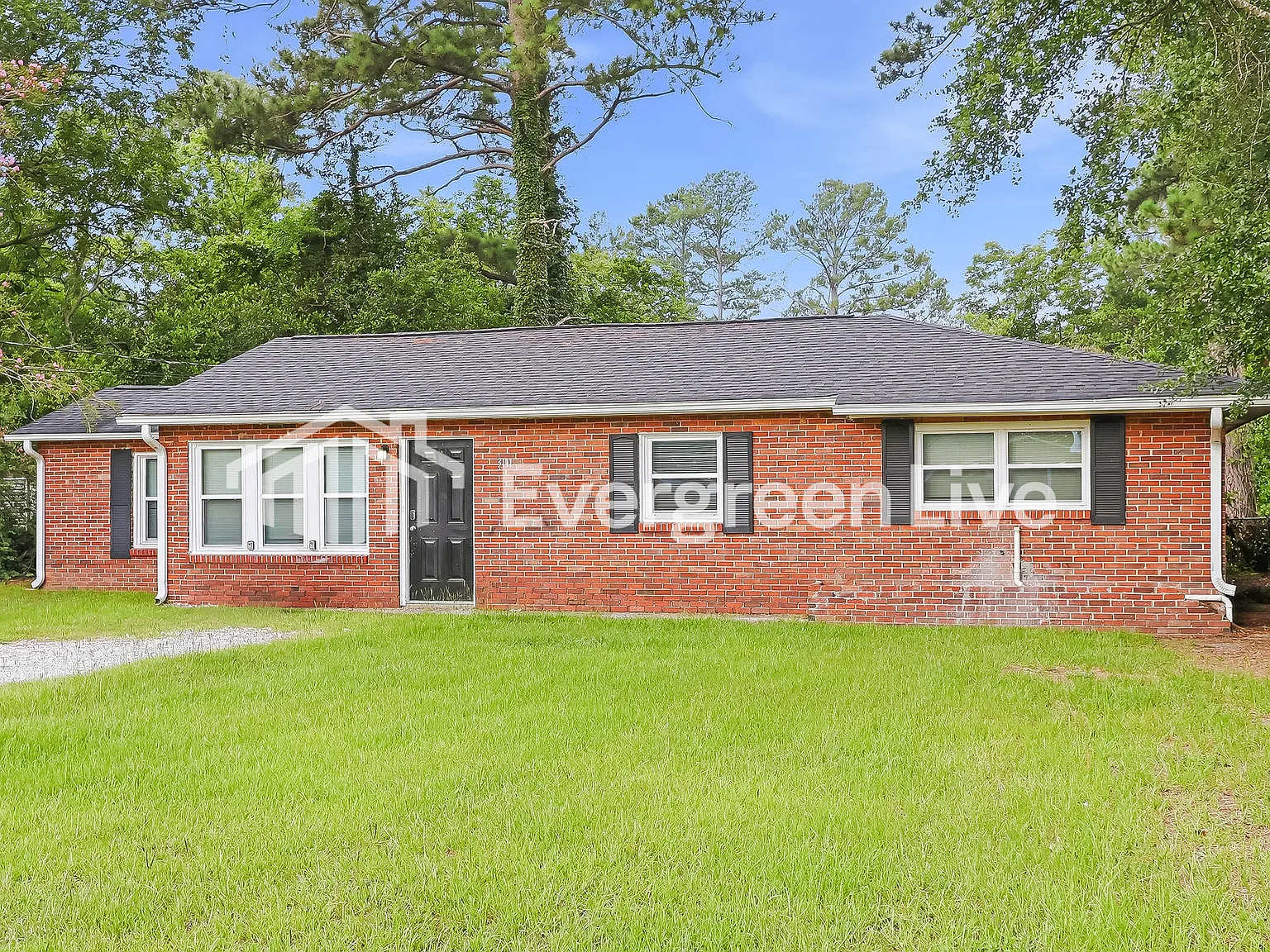 3 bed, 1.0 bath, 1500 sqft, $995 — Photo 2