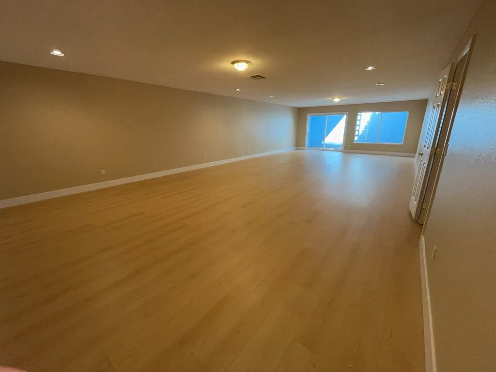 5 bed, 3.5 bath, 5440 sqft, $4,700 — Photo 2