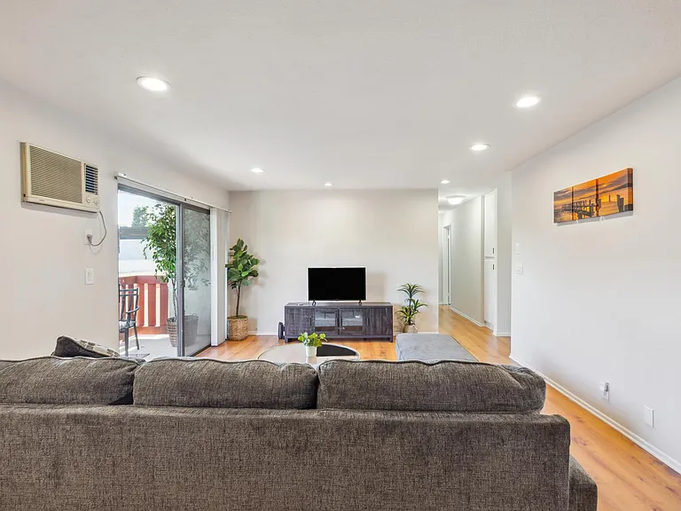 4591 Orange Ave — Photo 5