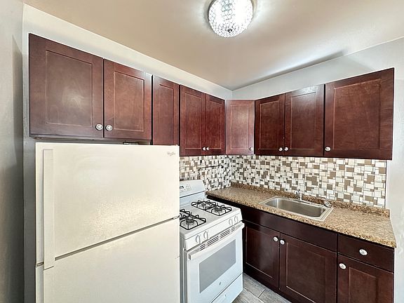 3rd image of 5662 N Ridge Ave #E2