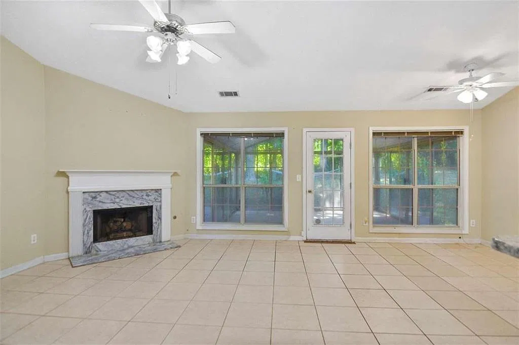 935 Kibbe Cir — Photo 2
