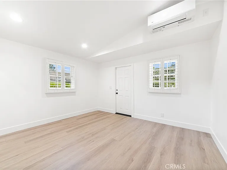 5227 Beckford Ave — Photo 11