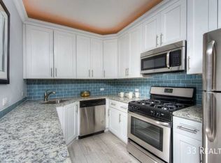 15 W Davis St #D-208, Arlington Heights, IL 60005