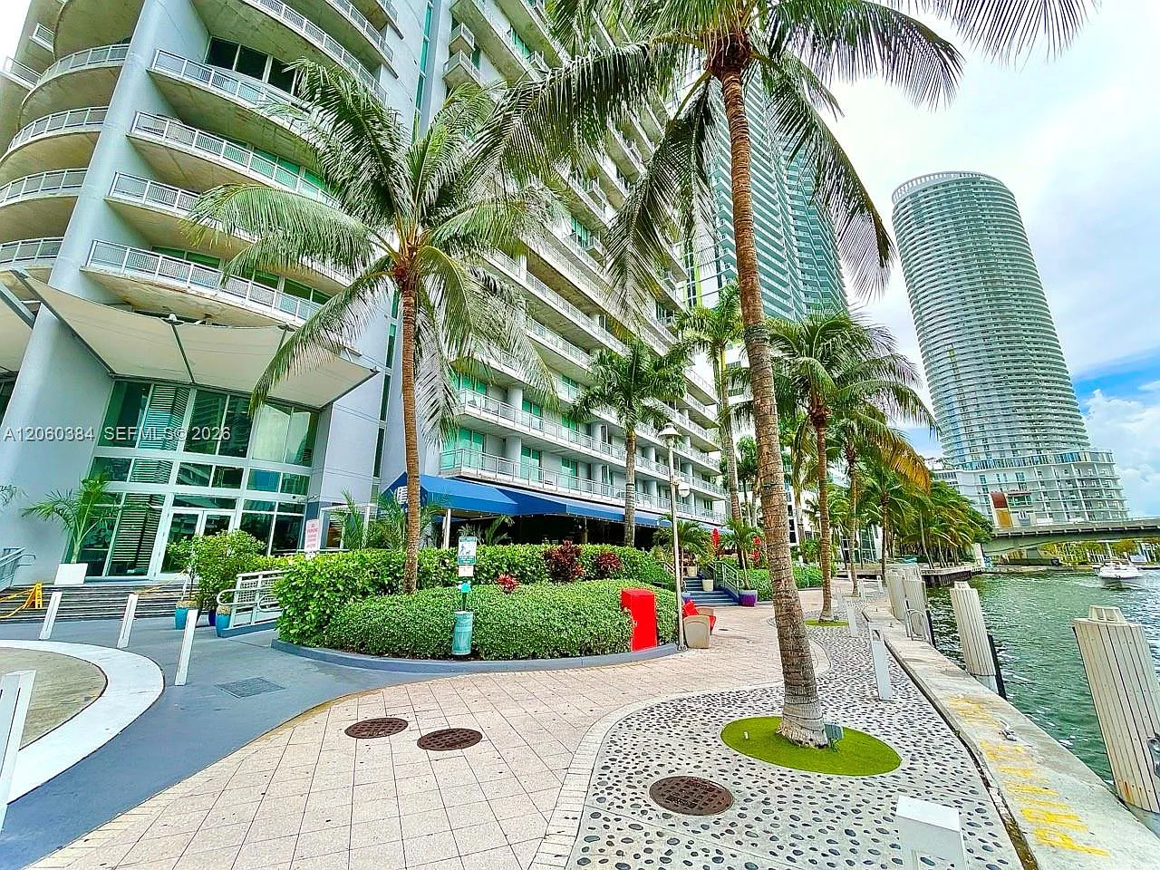 Neo Vertika Condo — Photo 3