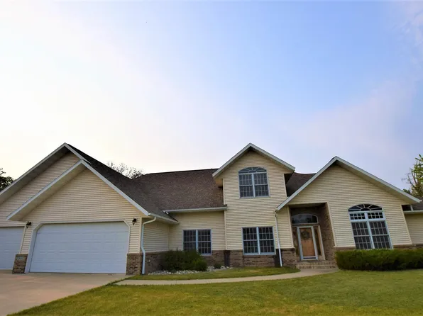 901 6th St SW, Roseau, MN 56751
