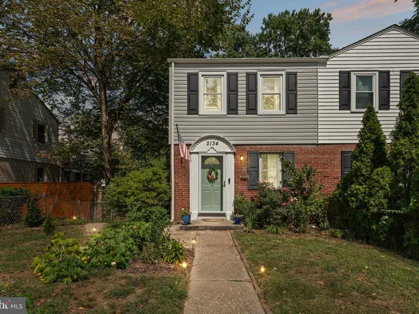 2134 Farrington Ave, Alexandria, VA 22303