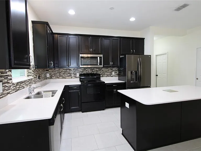 2380 Sanderling St — Photo 4
