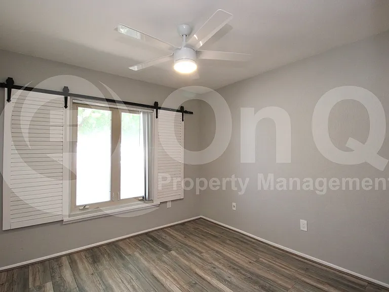 967 W La Jolla Dr — Photo 17