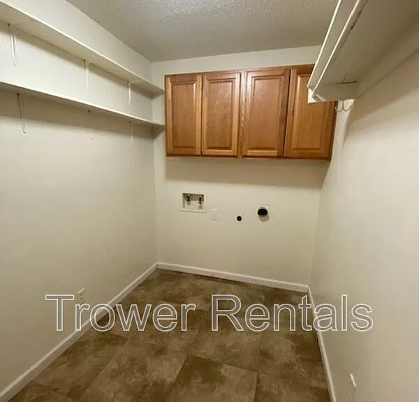 2620 Cambridge St — Photo 16