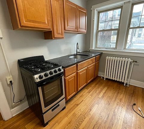 5th image of 6 S Lake Ave