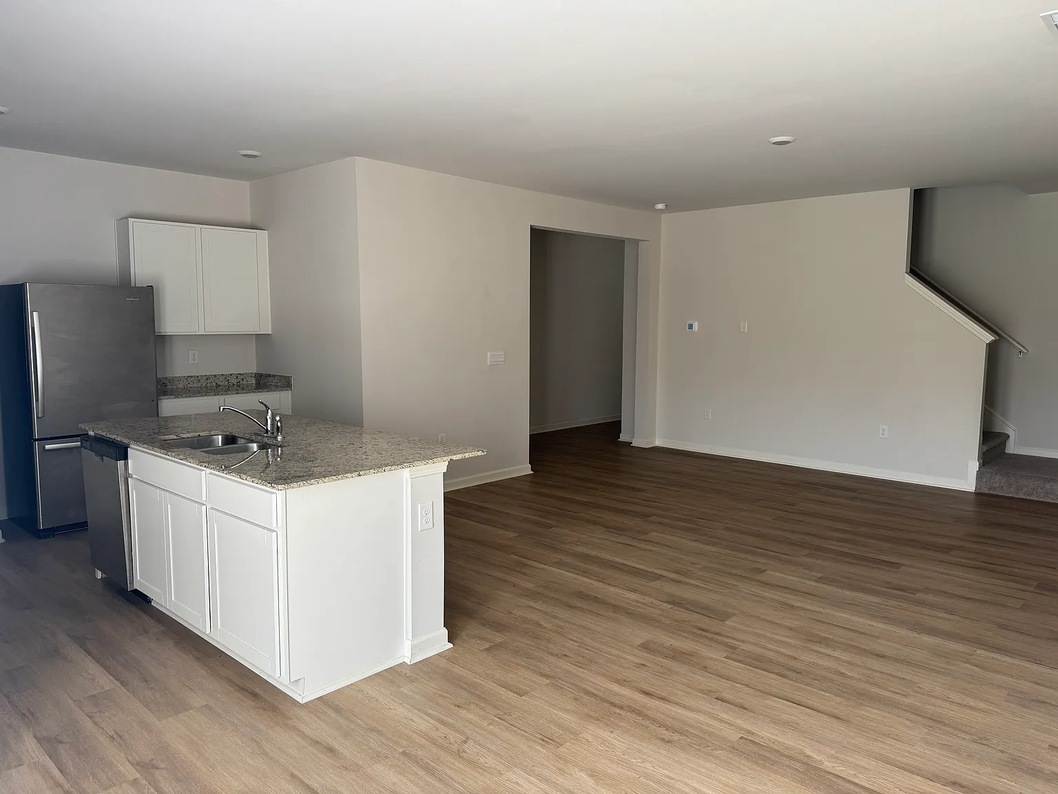 3 bed, 2.5 bath, 1850 sqft, $2,200 — Photo 4