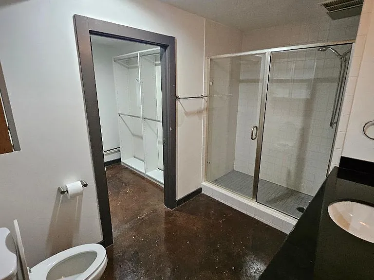329 E Colorado Blvd #301 — Photo 4