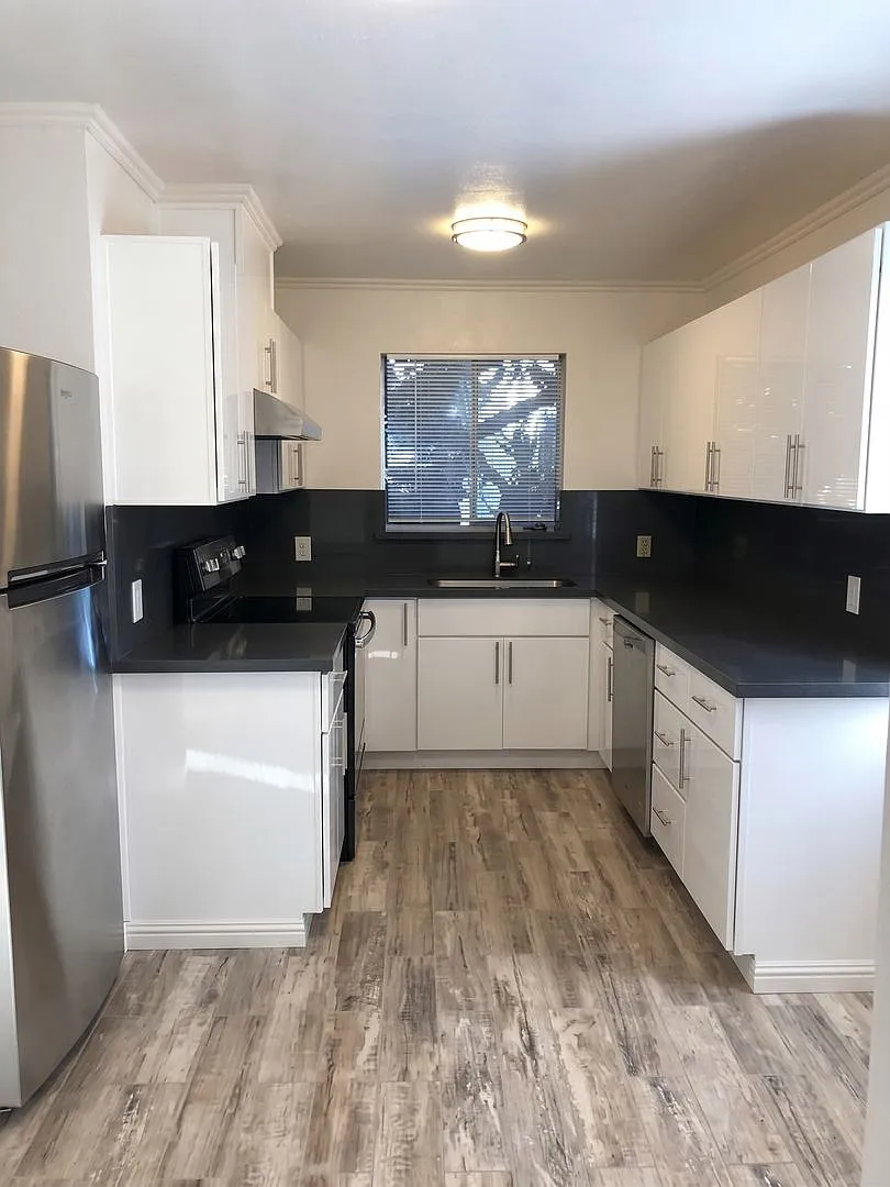 Bright Adams Point 1BR | Classic Charm + Modern Updates — Photo 4