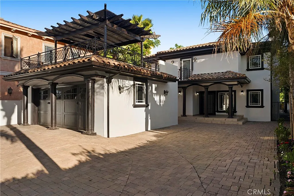 5 bed, 3539 sqft, $10,500 — Photo 3