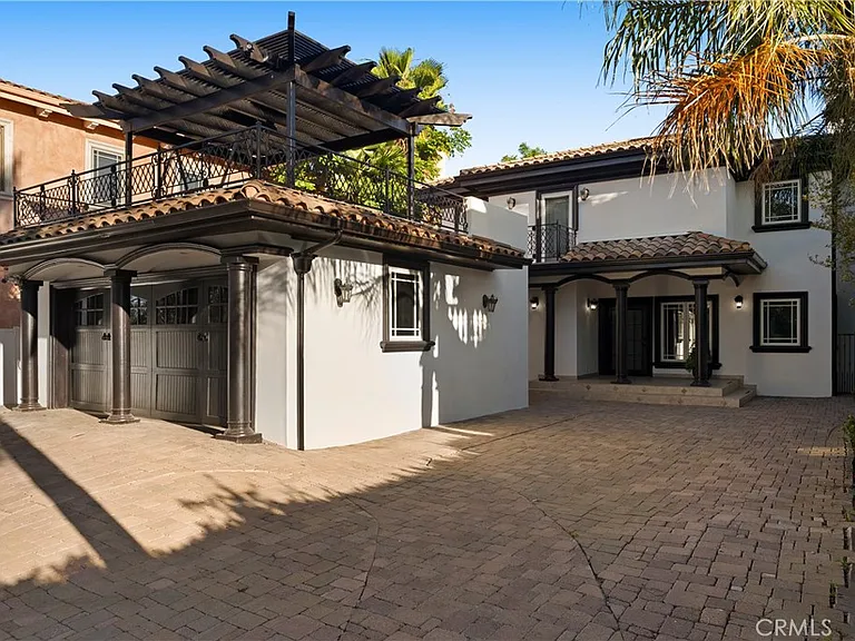 15014 Valleyheart Dr — Photo 3