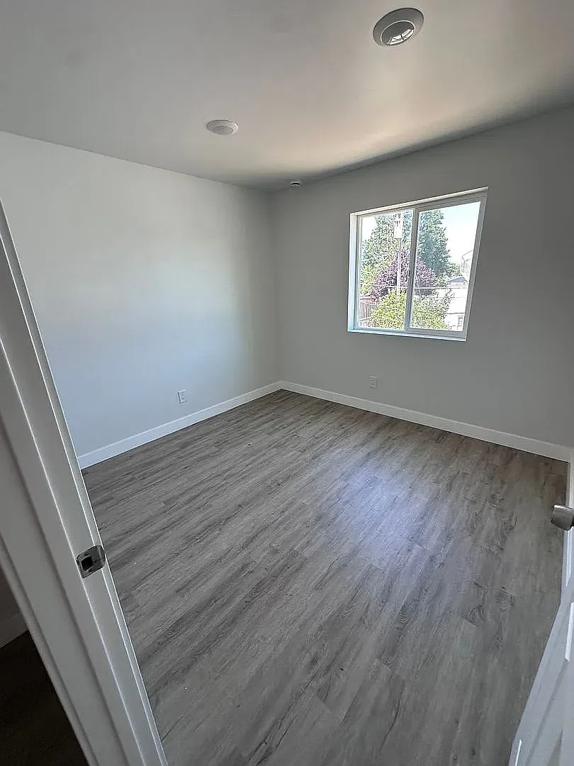 218 Doolittle Dr — Photo 1