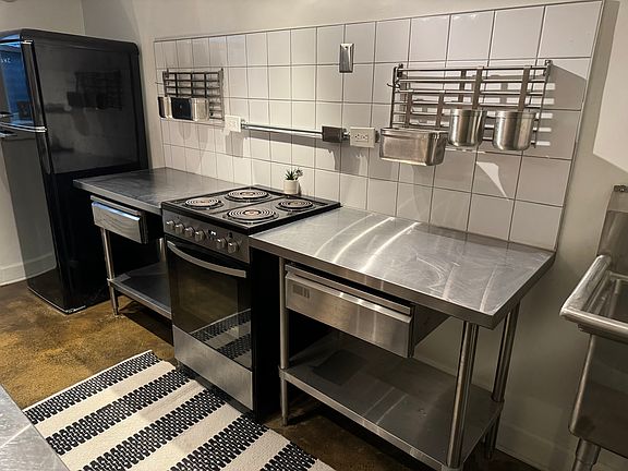 4th image of 1568 Vine St APT 3