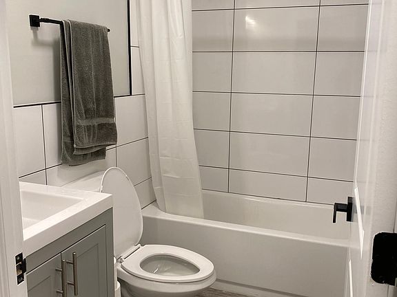 4th image of 2735 W Polk St #G