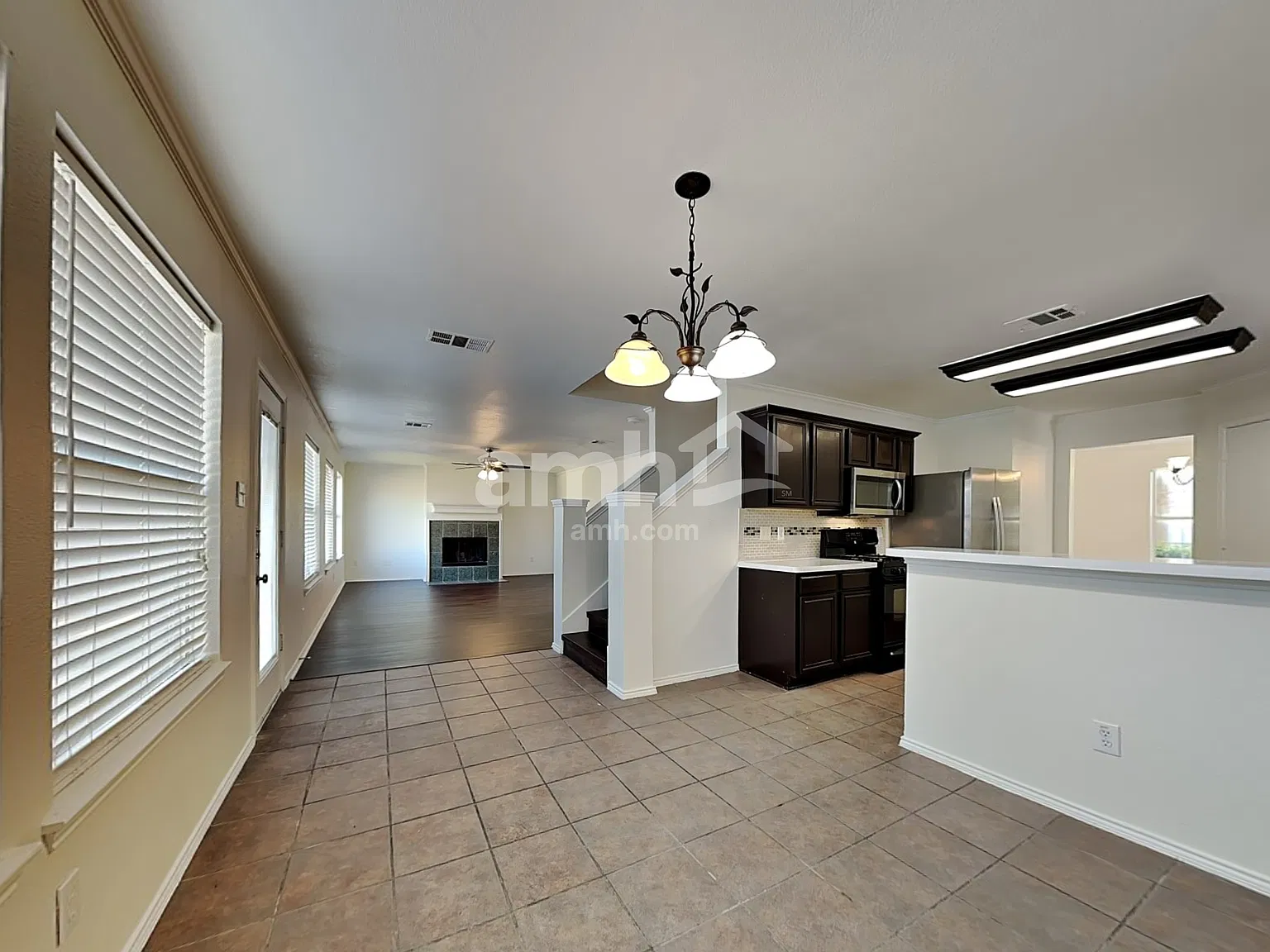 5 bed, 2.5 bath, 2446 sqft, $2,415 — Photo 4