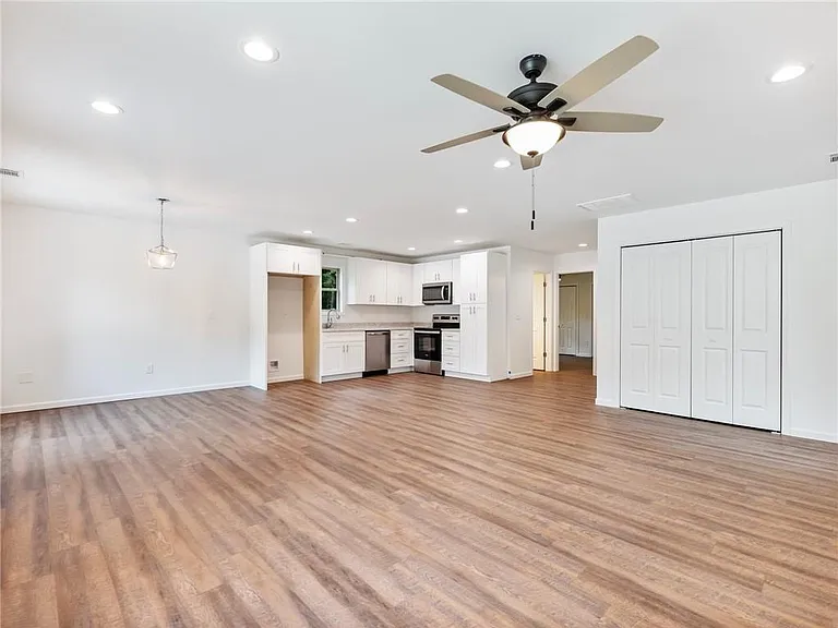 8083 Beachwood Dr — Photo 5