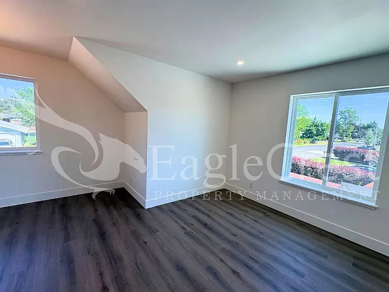 420 Ankeny St — Photo 49