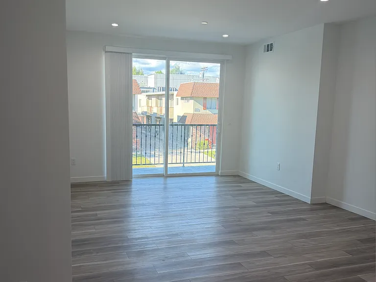 10934 Peach Grove St #201 — Photo 11