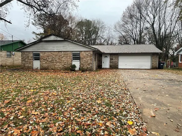 303 Sanders Ave, Springdale, AR 72764