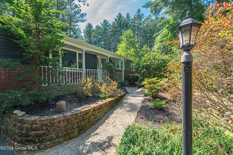 2nd image of 6 Woodridge Court Court