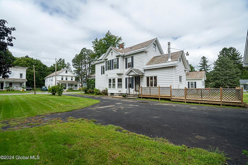 4th image of 8 Whipple Place