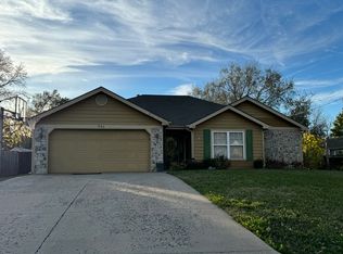 641 N 6th St, Lawrence, KS 66044