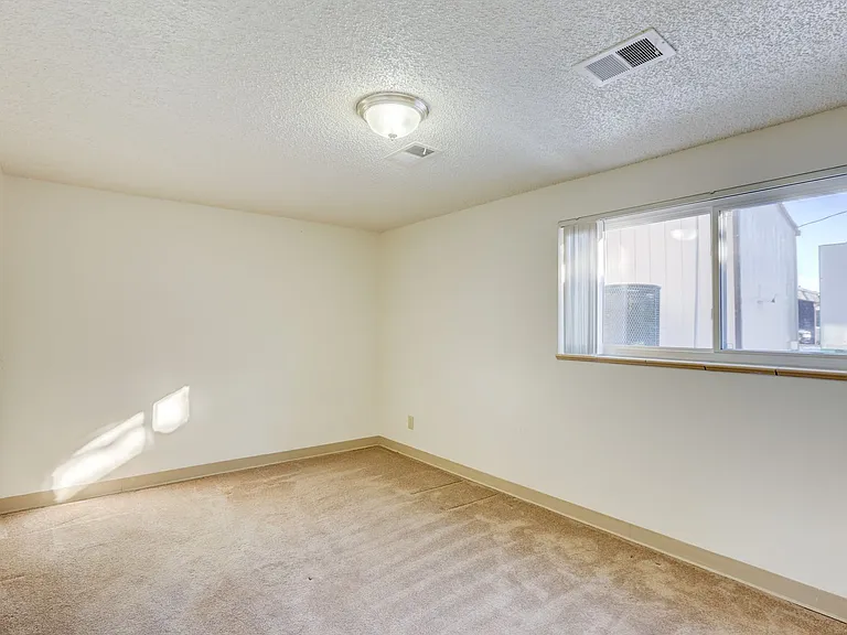Applewood Crest Townhomes & Apartments — Photo 13