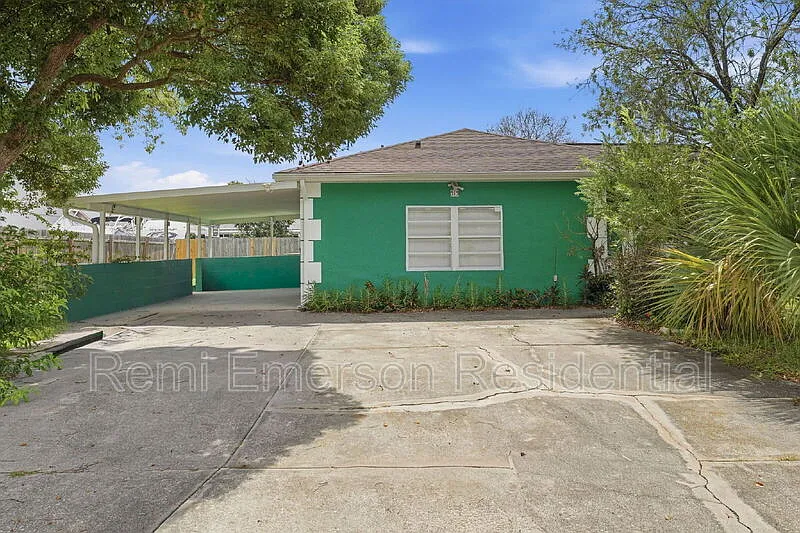 5 bed, 3.0 bath, 2500 sqft, $2,600 — Photo 2