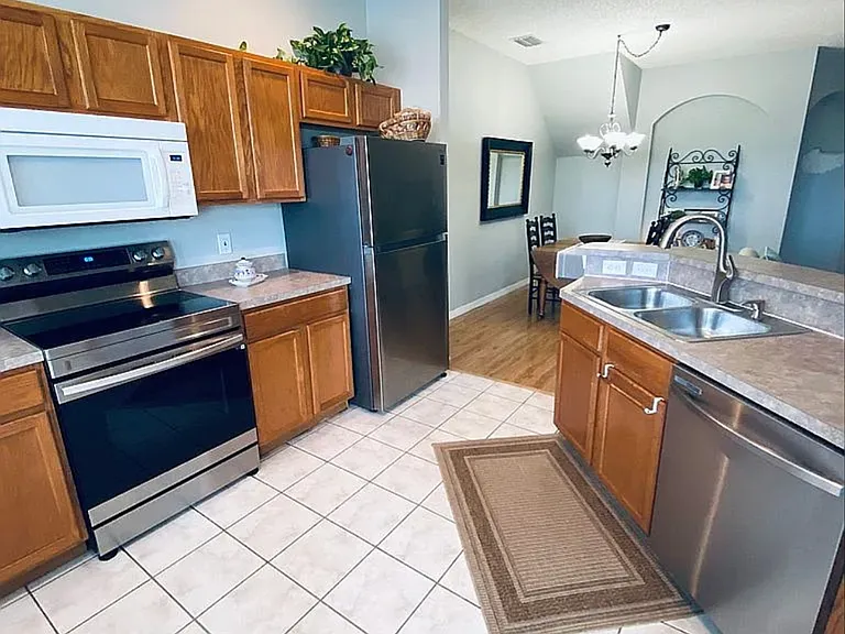 639 Vallance Way NE — Photo 23