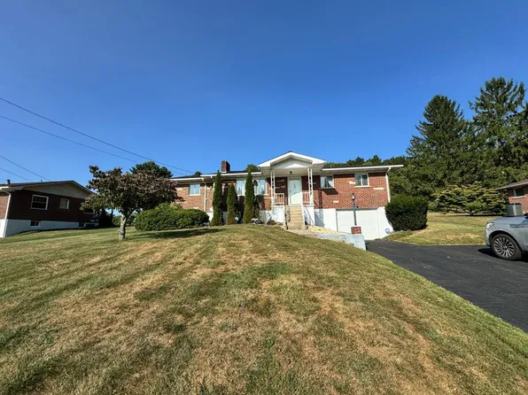 129 Main St, Daniels, WV 25832