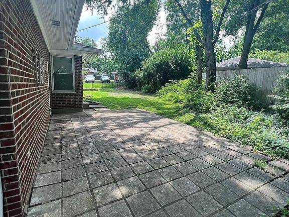 2nd image of 525 Far Hills Ave