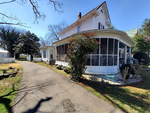 4th image of 213 Pulaski St