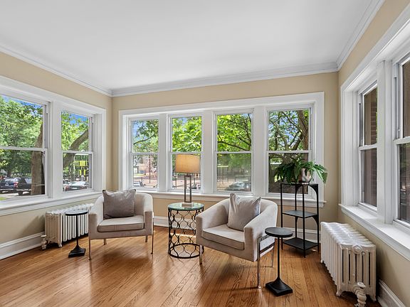 4th image of 1530 W Elmdale Ave #1