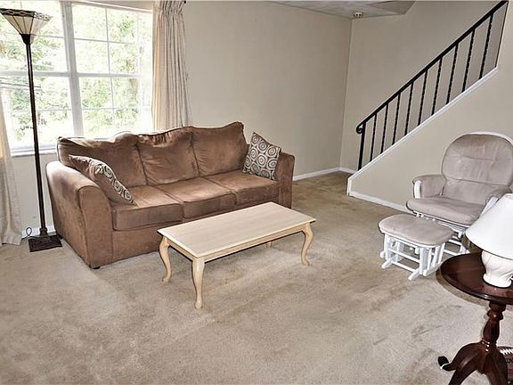 3rd image of 301 McKee Rd