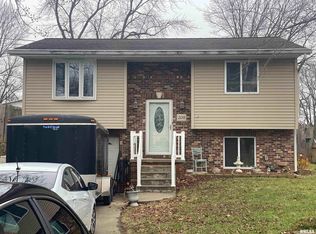 208 Marquette Ave, Creve Coeur, IL