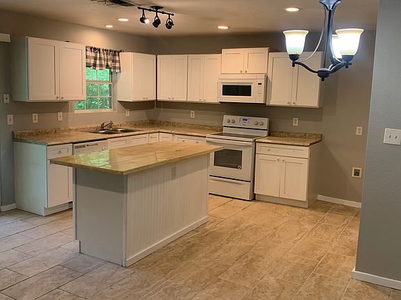 2nd image of 8503 Glen Ct
