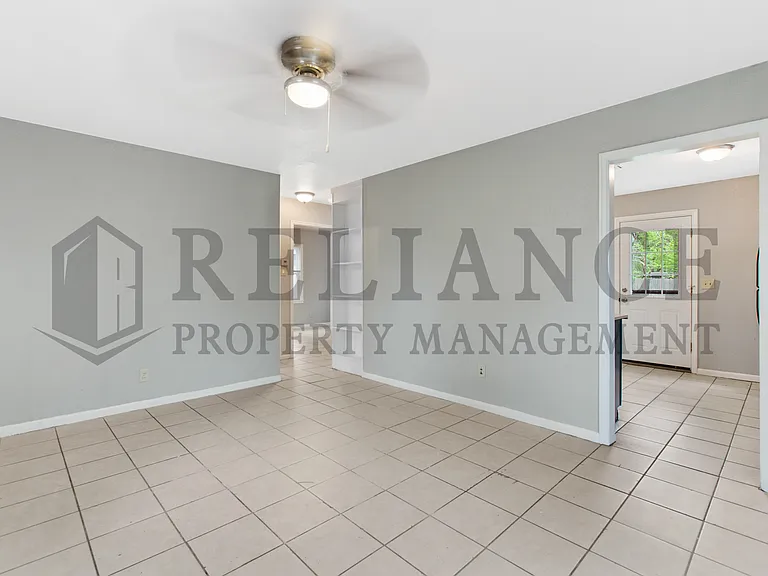 2106 S Madison Ave — Photo 5