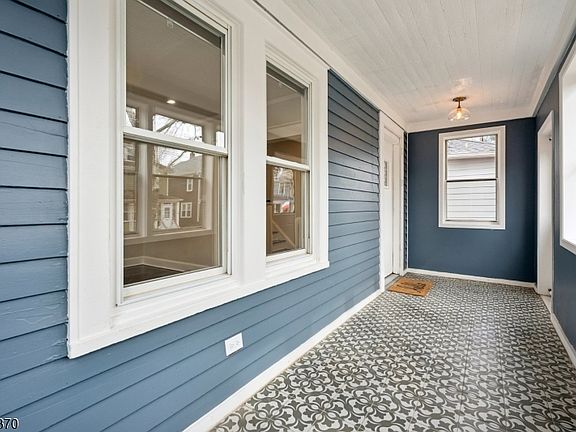 4th image of 32 Edgewood Rd