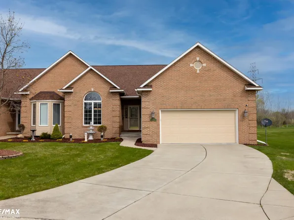 6354 Queens Ct, Flushing, MI 48433