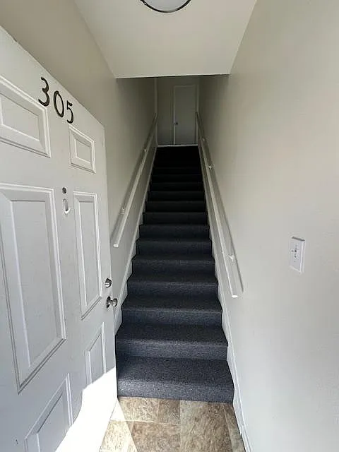 2 bed, 800 sqft, $1,200 — Photo 2