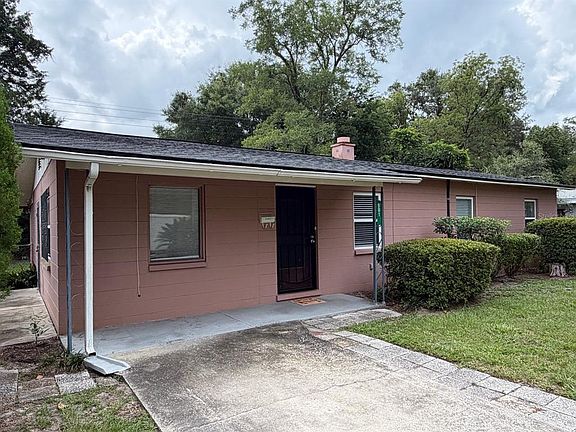 3rd image of 901 NE 23rd St