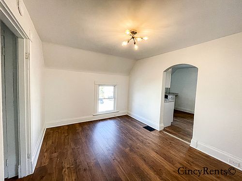 4th image of 3652 Shaw Ave #2
