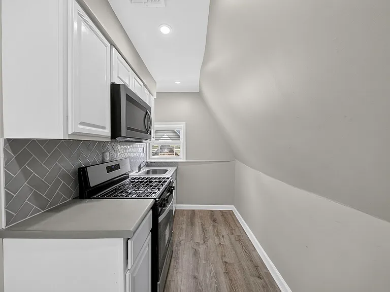 467-469 Summer Ave #3 — Photo 14