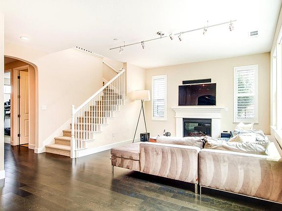 5th image of 117 Farnham Ln